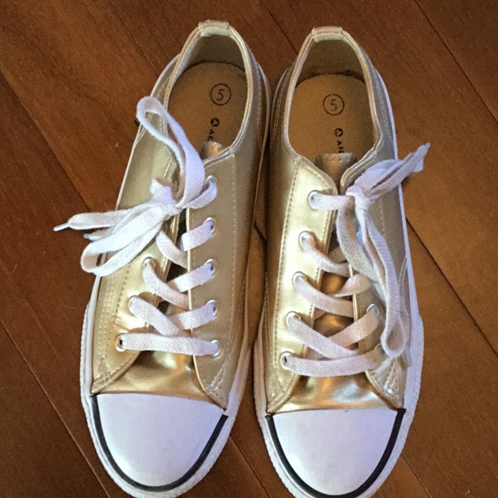 Gold Shoes - Picture 3 of 3
